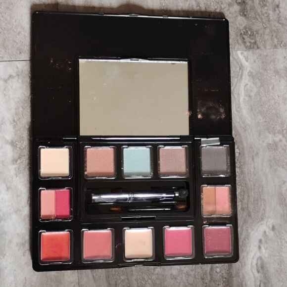 Makeover Essentials Personalized Custom Compact - Picture 3 of 5